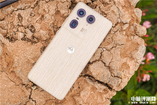 moto X50 Ultra今日开卖 搭载高通骁龙8s Gen3处理器售价3999元起，权威硬件评测网站,www.dnpcw.com